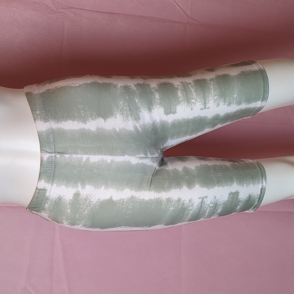 PrettyLittleThing Tie Dye High Waist Cycle Shorts Green size 0 - Picture 1 of 7
